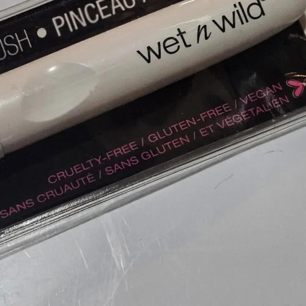 Wet n Wild Flat Top Brush ~ Cruelty-Free ~ Glutten Free ~ Vegan